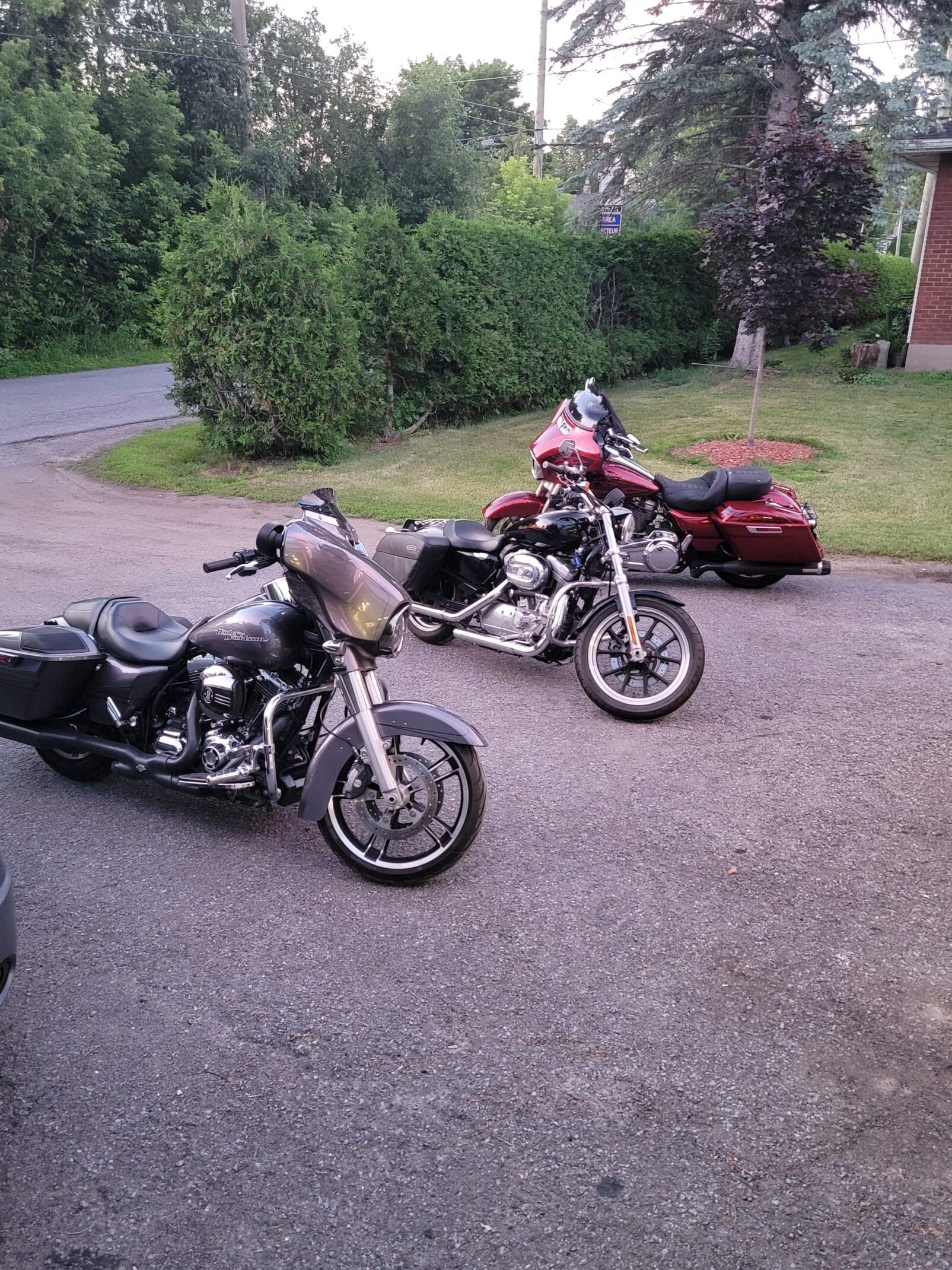 Motorcycle repair of three motorcycle